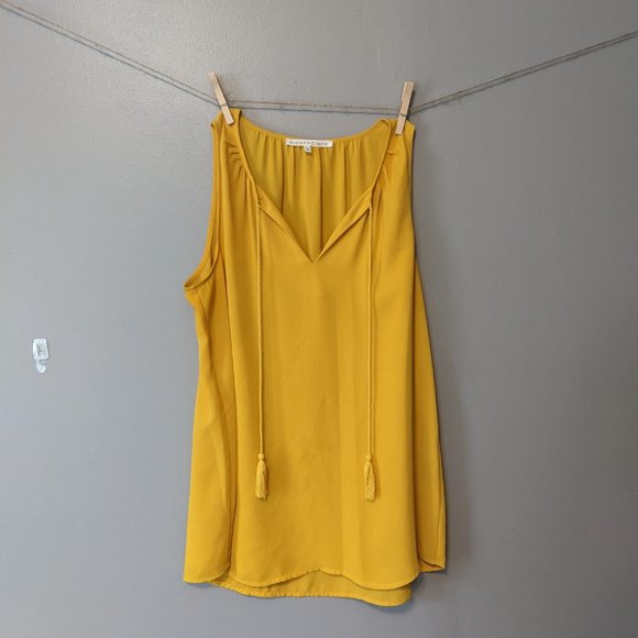Violet + Claire Yellow Sleeveless Blouse Medium - Picture 2 of 7